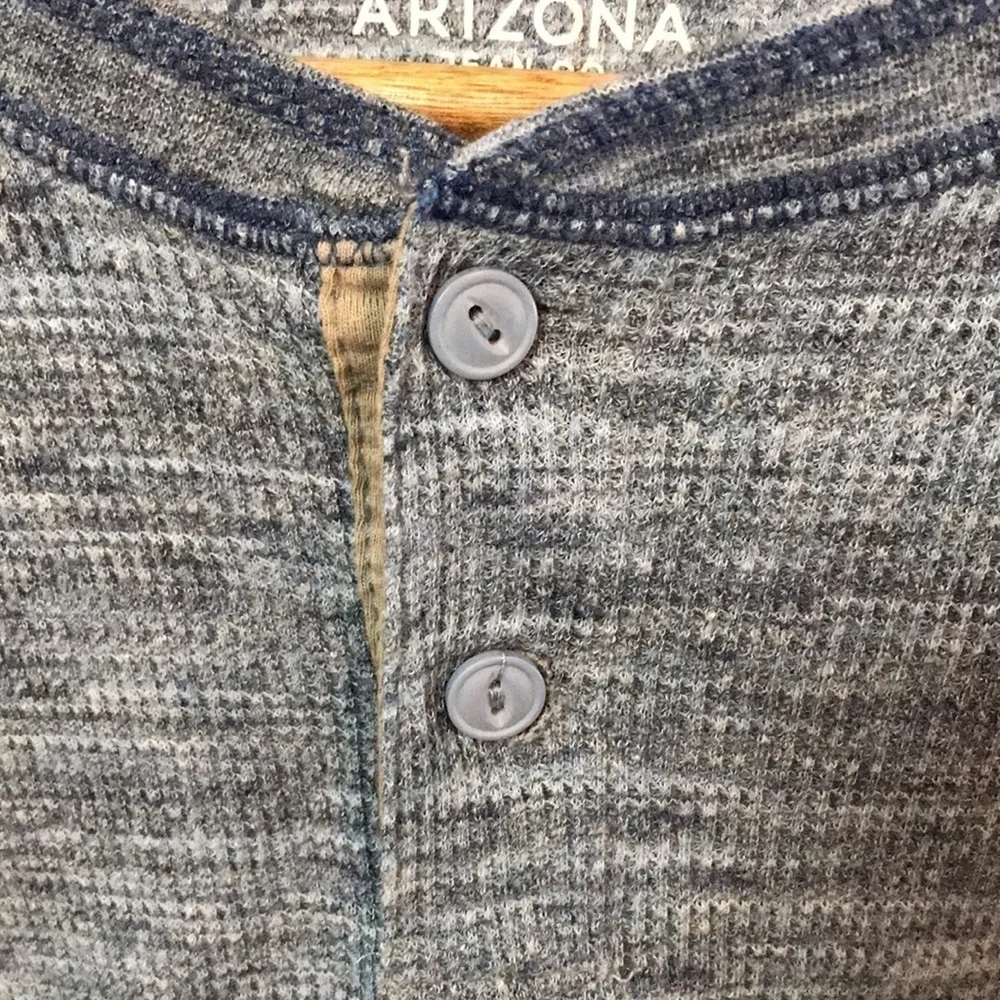 ARIZONA JEAN COMPANY Long Sleeved Waffle-Knit Henley for Men—Sz L